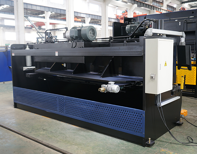 4x4000mm CNC液压断线台剪切机，用于不锈钢切割