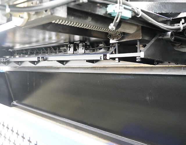 4x4000mm CNC液压断线台剪切机，用于不锈钢切割
